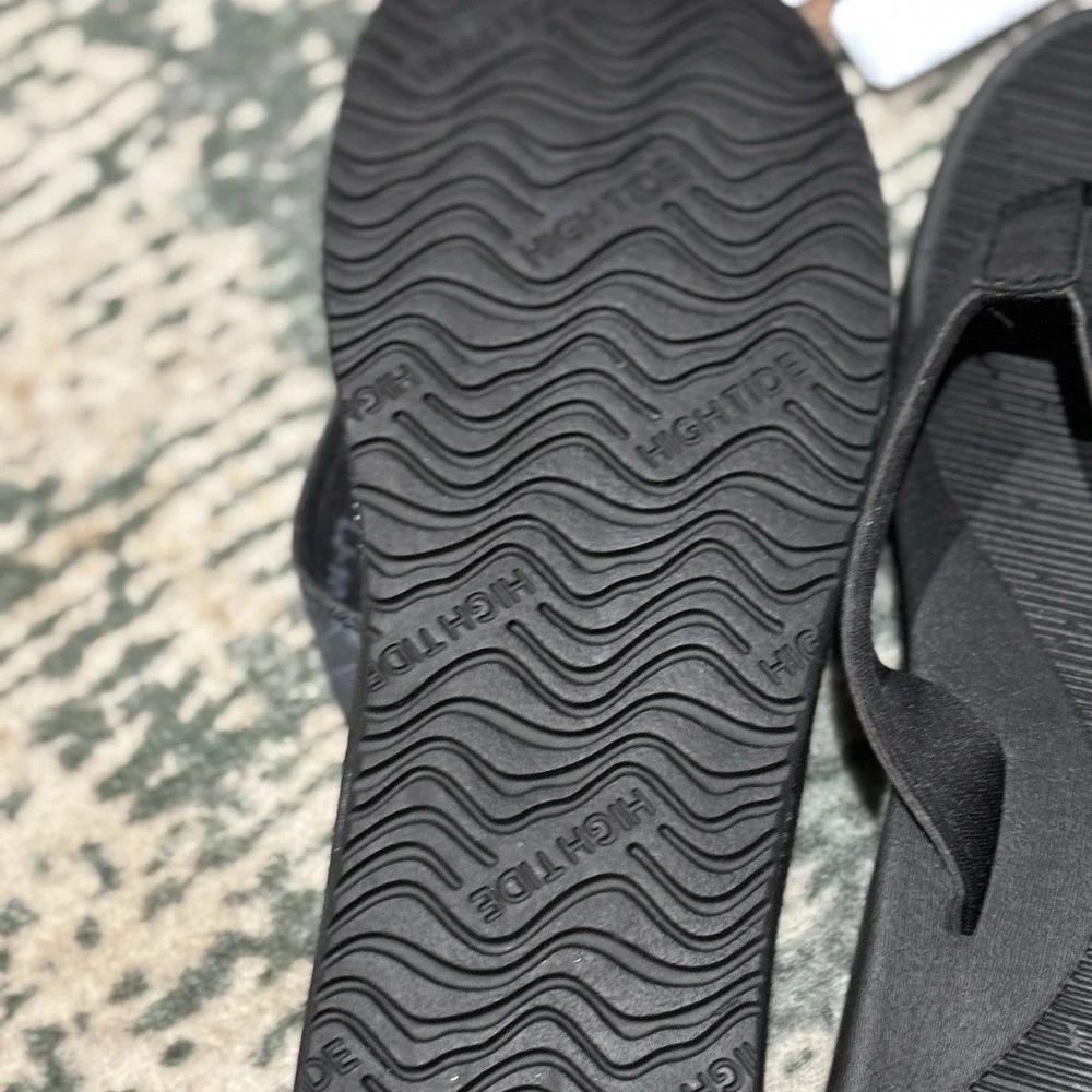 High Tide NWT Flip Flops Size 11 Black Women's